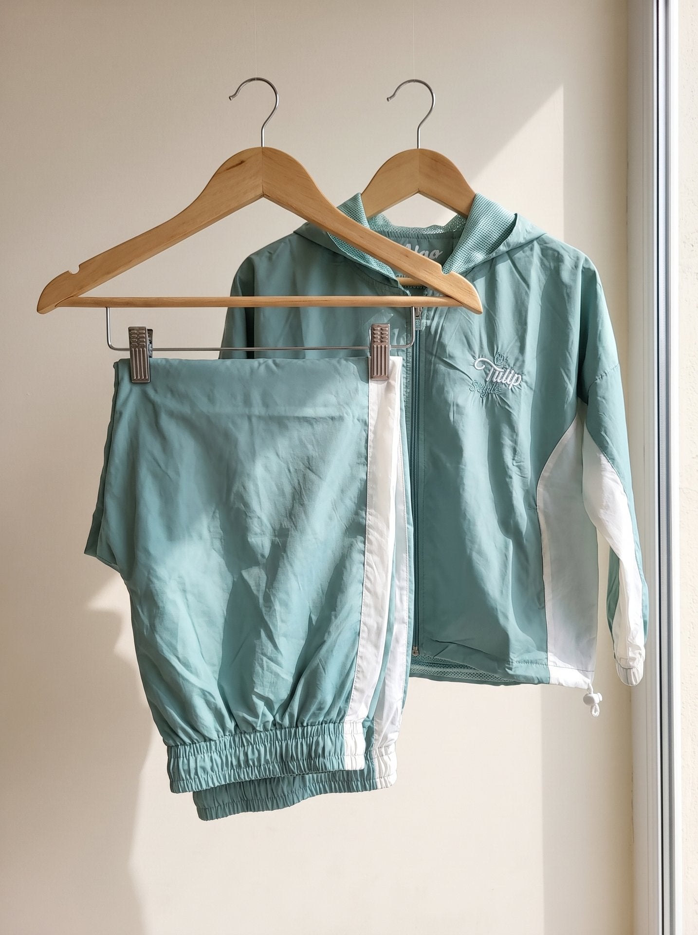 Binbon Kids:2026-06-05T11-46-24-girls-parachute-pajamas-55692da9:enhanced:ai-01.jpg